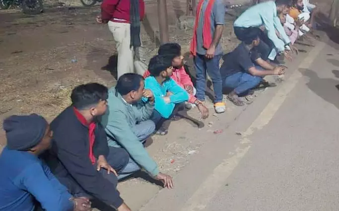 पुलिस की ड्रोन ने नशा अड्डे का किया पर्दाफाश, 10 लड़के अरेस्ट पुलिस की ड्रोन ने नशा अड्डे का किया पर्दाफाश, 10 लड़के अरेस्ट