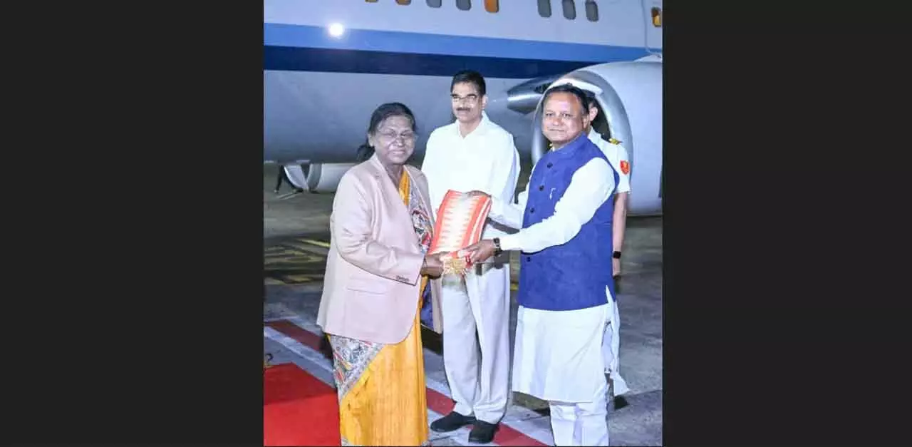 President द्रौपदी मुर्मू ने अपना 6 दिवसीय ओडिशा, छत्तीसगढ़ दौरा शुरू किया President द्रौपदी मुर्मू ने अपना 6 दिवसीय ओडिशा, छत्तीसगढ़ दौरा शुरू किया