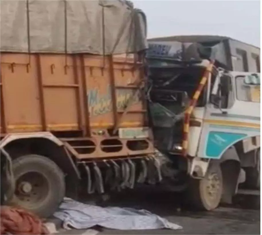 Jalandhar:हाईवे पर हादसा, कंडक्टर की मौत Jalandhar:हाईवे पर हादसा, कंडक्टर की मौत
