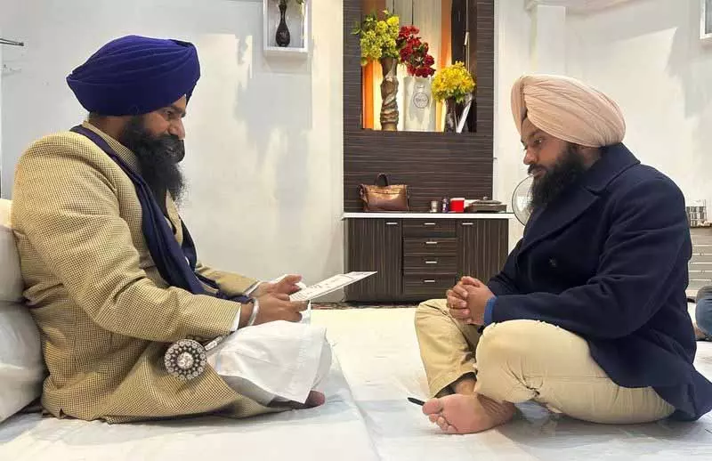 Simranjit Singh Mann के पोते ने अकाल तख्त से माफी मांगी Simranjit Singh Mann के पोते ने अकाल तख्त से माफी मांगी