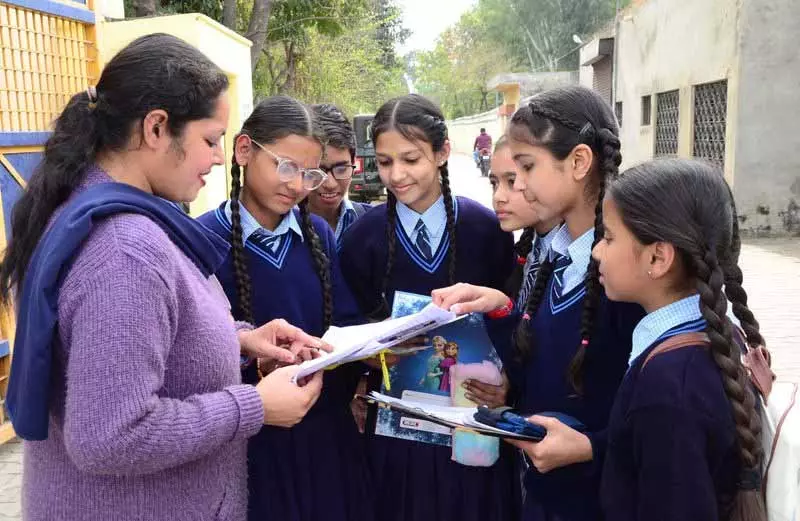 Jalandhar: बोर्ड परीक्षाओं से पहले स्कूलों में गहन रिवीजन चल रहा Jalandhar: बोर्ड परीक्षाओं से पहले स्कूलों में गहन रिवीजन चल रहा