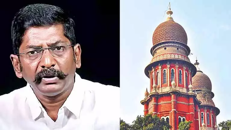 मेडिकल रिपोर्ट के बाद मद्रास HC ने सवुक्कू शंकर की जमानत याचिका पर सुनवाई स्थगित कर दी मेडिकल रिपोर्ट के बाद मद्रास HC ने सवुक्कू शंकर की जमानत याचिका पर सुनवाई स्थगित कर दी