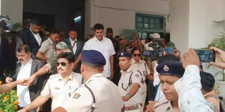 Berhampur 15 आरोपियों को सेशन कोर्ट में पेश किया गया Berhampur 15 आरोपियों को सेशन कोर्ट में पेश किया गया