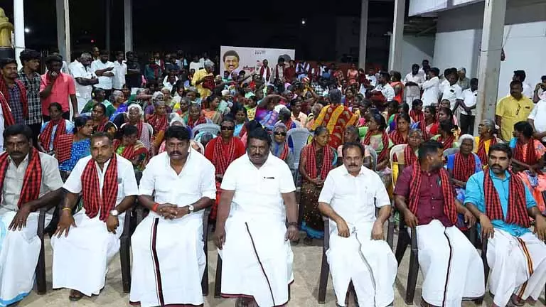 विभाजित OPS गुट ने डेल्टा क्षेत्र में DMK को मज़बूत किया विभाजित OPS गुट ने डेल्टा क्षेत्र में DMK को मज़बूत किया