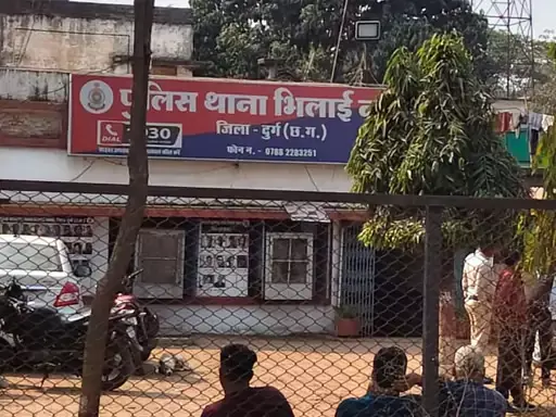 कॉलेज में घुसे और प्राचार्य केबिन में किया हंगामा, दो बदमाश अरेस्ट कॉलेज में घुसे और प्राचार्य केबिन में किया हंगामा, दो बदमाश अरेस्ट