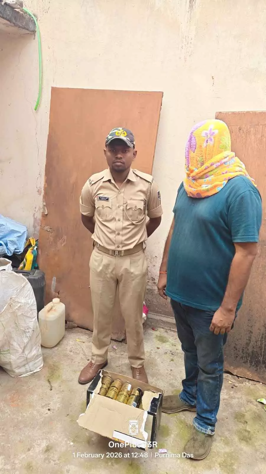 Bhubaneswar बिना लाइसेंस शराब परोसने वाले दो रेस्टोरेंट पर छापा, 2 गिरफ्तार Bhubaneswar बिना लाइसेंस शराब परोसने वाले दो रेस्टोरेंट पर छापा, 2 गिरफ्तार