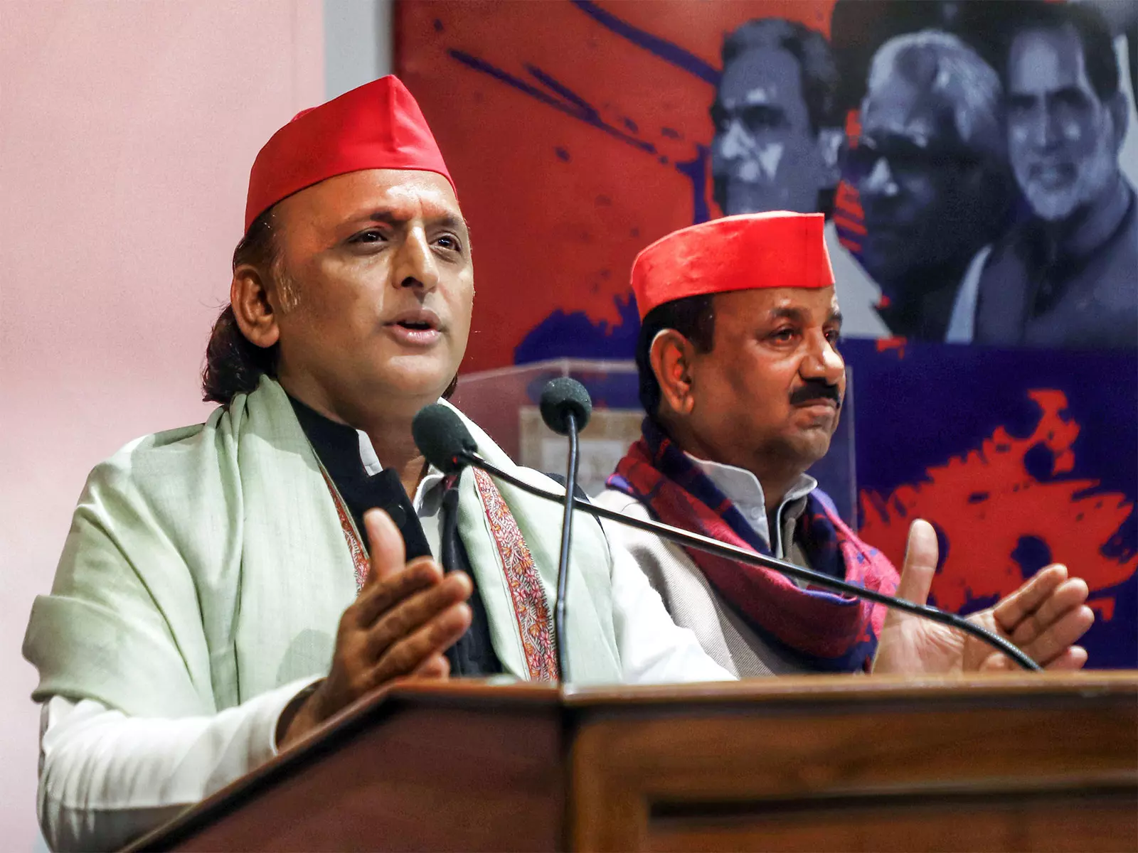 अखिलेश यादव: BJP को हटाओ, किसानों और खेतों की रक्षा करो अखिलेश यादव: BJP को हटाओ, किसानों और खेतों की रक्षा करो
