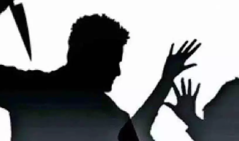 Hanamkonda में पति ने पत्नी और परिवार के सदस्यों पर चाकू से हमला किया Hanamkonda में पति ने पत्नी और परिवार के सदस्यों पर चाकू से हमला किया