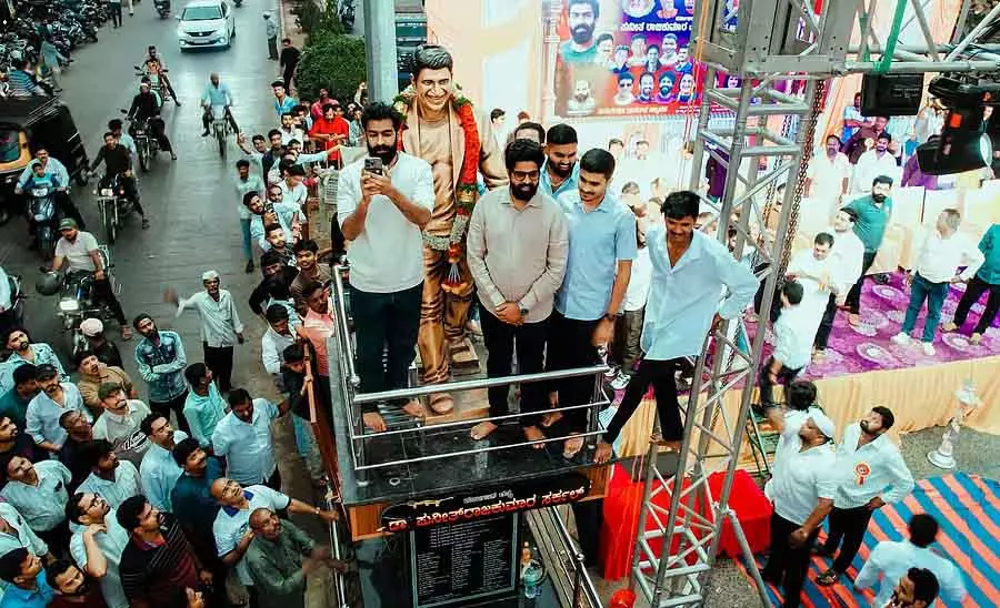 Gokak: कर्नाटक के रत्न पुनीत राजकुमार की प्रतिमा का अनावरण किया Gokak: कर्नाटक के रत्न पुनीत राजकुमार की प्रतिमा का अनावरण किया