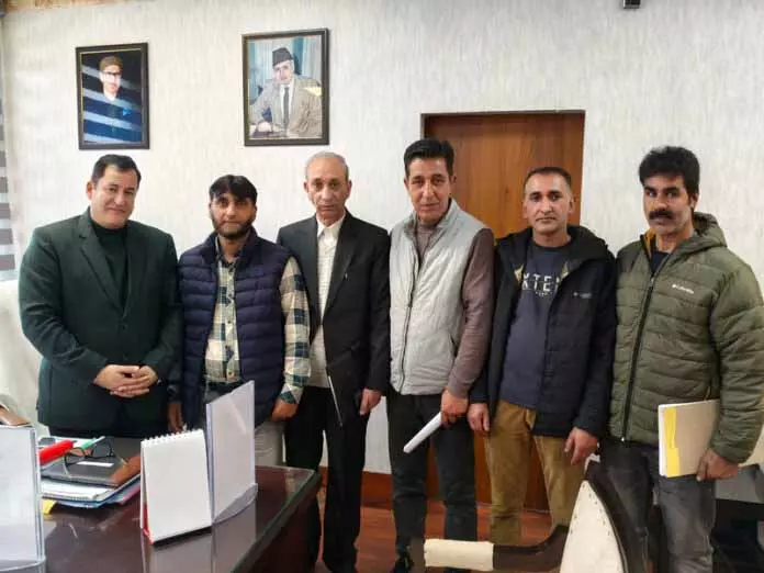 MLA ने कृषि मंत्री से बागवानी कर्मचारियों के प्रतिनिधिमंडल की मुलाकात करवाई MLA ने कृषि मंत्री से बागवानी कर्मचारियों के प्रतिनिधिमंडल की मुलाकात करवाई