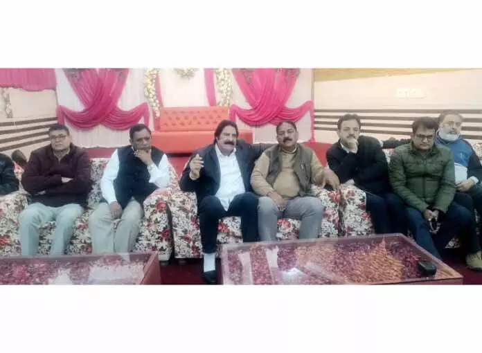 JAMMU: कांग्रेस ने राज्य के दर्जे के लिए 7 फरवरी को होने वाले विरोध प्रदर्शन की रणनीति पर चर्चा की JAMMU: कांग्रेस ने राज्य के दर्जे के लिए 7 फरवरी को होने वाले विरोध प्रदर्शन की रणनीति पर चर्चा की