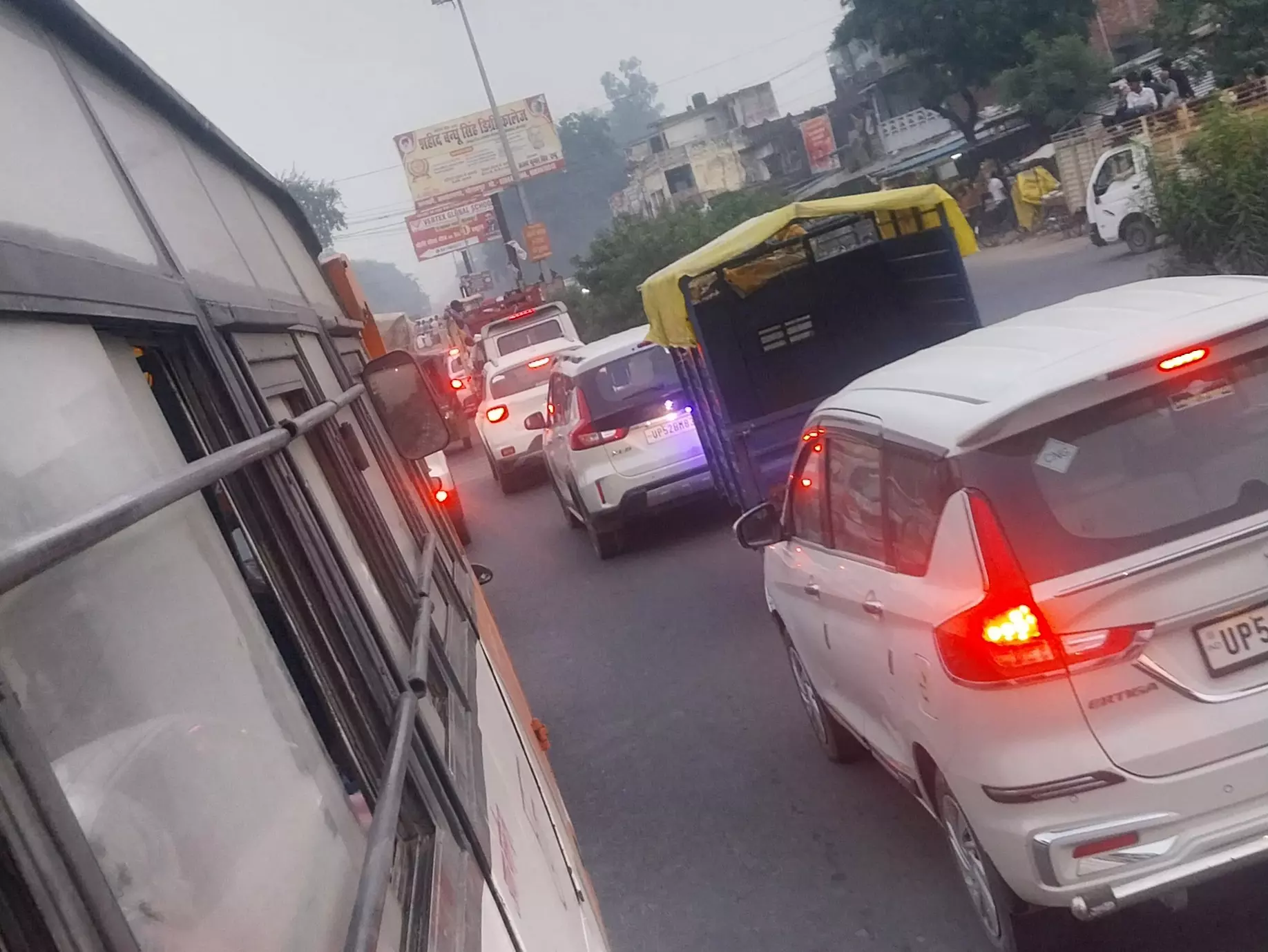 Farrukhabad: सेंट्रल जेल चौराहा जाम में फंसा, प्रशासन सक्रिय Farrukhabad: सेंट्रल जेल चौराहा जाम में फंसा, प्रशासन सक्रिय