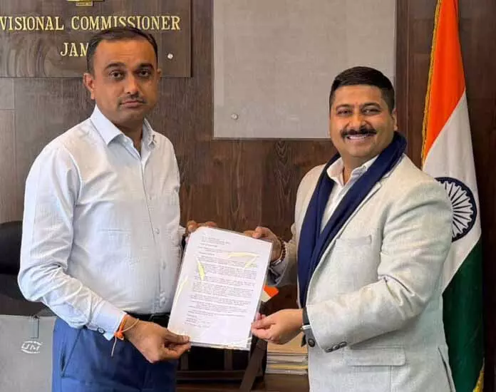 Gaurav ने ग़ैर मुमकिन खाद मुद्दे पर डिव कॉम से मुलाकात की Gaurav ने ग़ैर मुमकिन खाद मुद्दे पर डिव कॉम से मुलाकात की