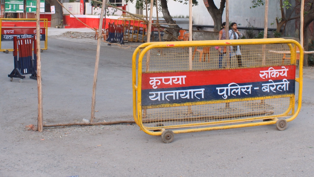 Bareilly: तीन महीने के लिए बरेली मार्ग पर हैवी वाहनों की एंट्री बंद Bareilly: तीन महीने के लिए बरेली मार्ग पर हैवी वाहनों की एंट्री बंद