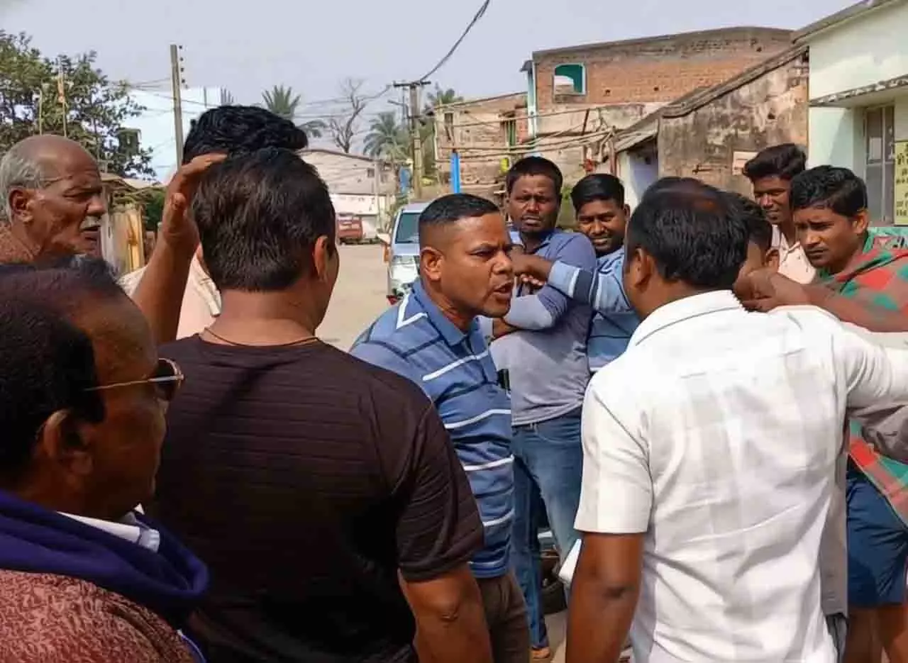 Ganjam: ग्रामीण नगर पालिका में विलय का विरोध कर रहे हैं, आंदोलन की चेतावनी दी Ganjam: ग्रामीण नगर पालिका में विलय का विरोध कर रहे हैं, आंदोलन की चेतावनी दी