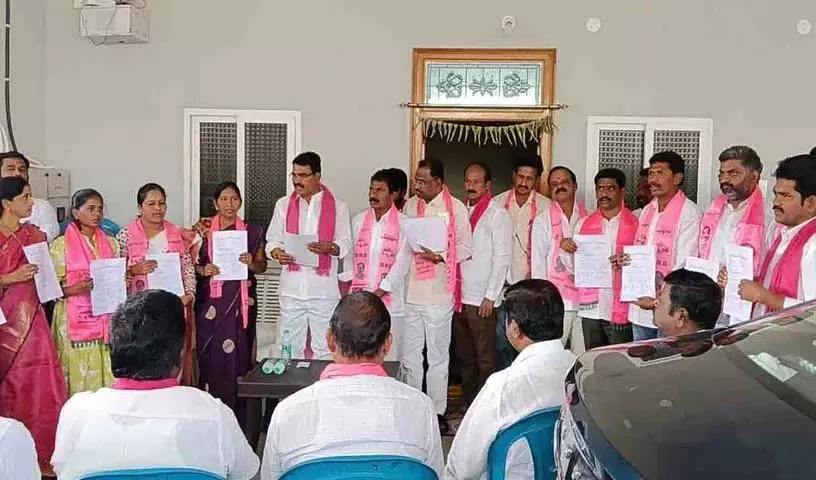 सिंगिरेड्डी निरंजन रेड्डी ने वनपर्थी में BRS उम्मीदवारों के लिए समर्थन मांगा सिंगिरेड्डी निरंजन रेड्डी ने वनपर्थी में BRS उम्मीदवारों के लिए समर्थन मांगा