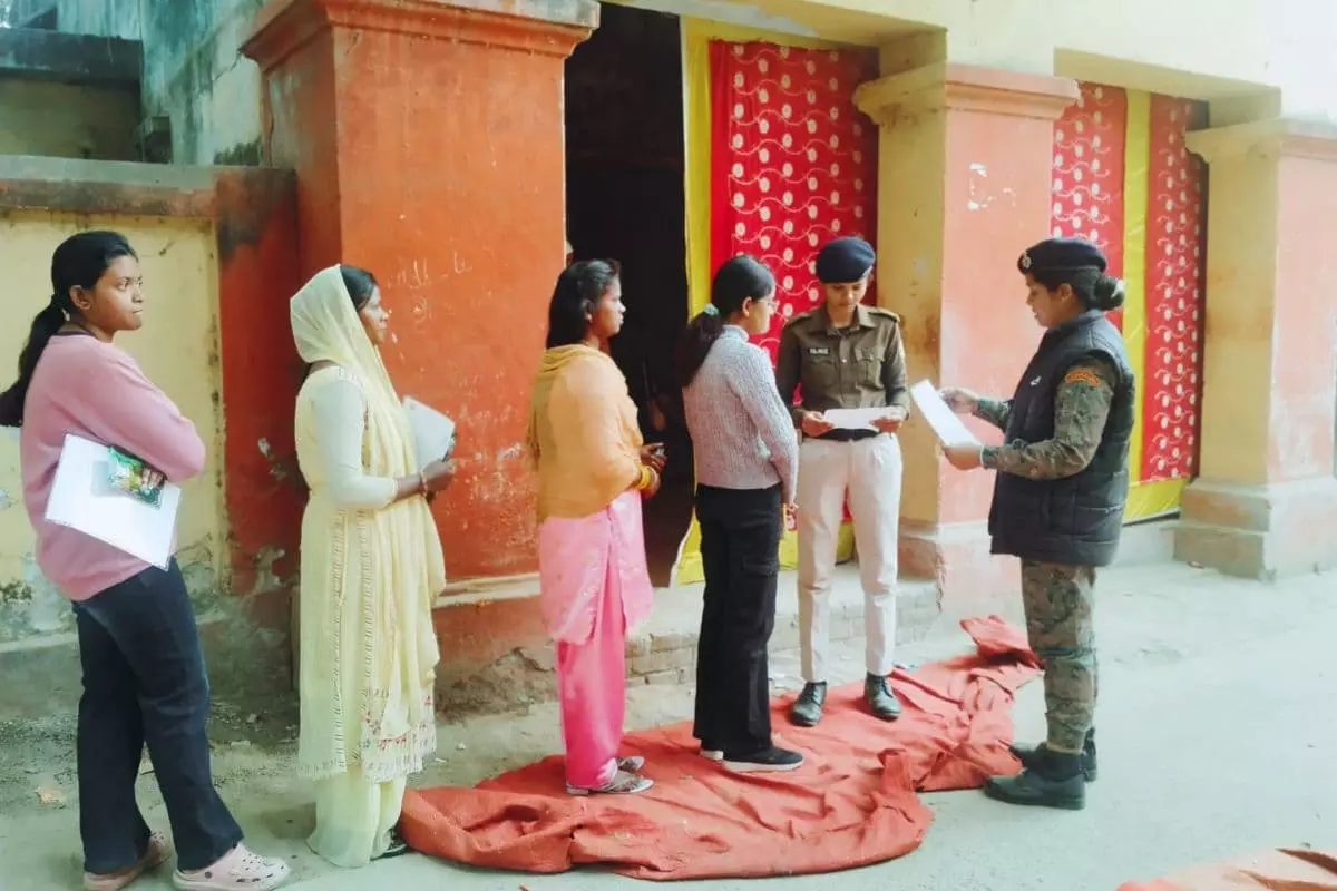 Patna: इंटर एग्जाम में गड़बड़ी, कार्रवाई Patna: इंटर एग्जाम में गड़बड़ी, कार्रवाई