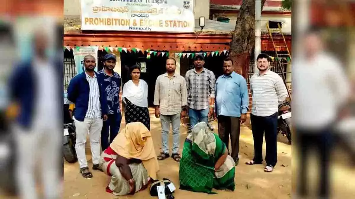Hyderabad में ड्रग्स तस्करी के आरोप में 2 महिलाएं गिरफ्तार Hyderabad में ड्रग्स तस्करी के आरोप में 2 महिलाएं गिरफ्तार