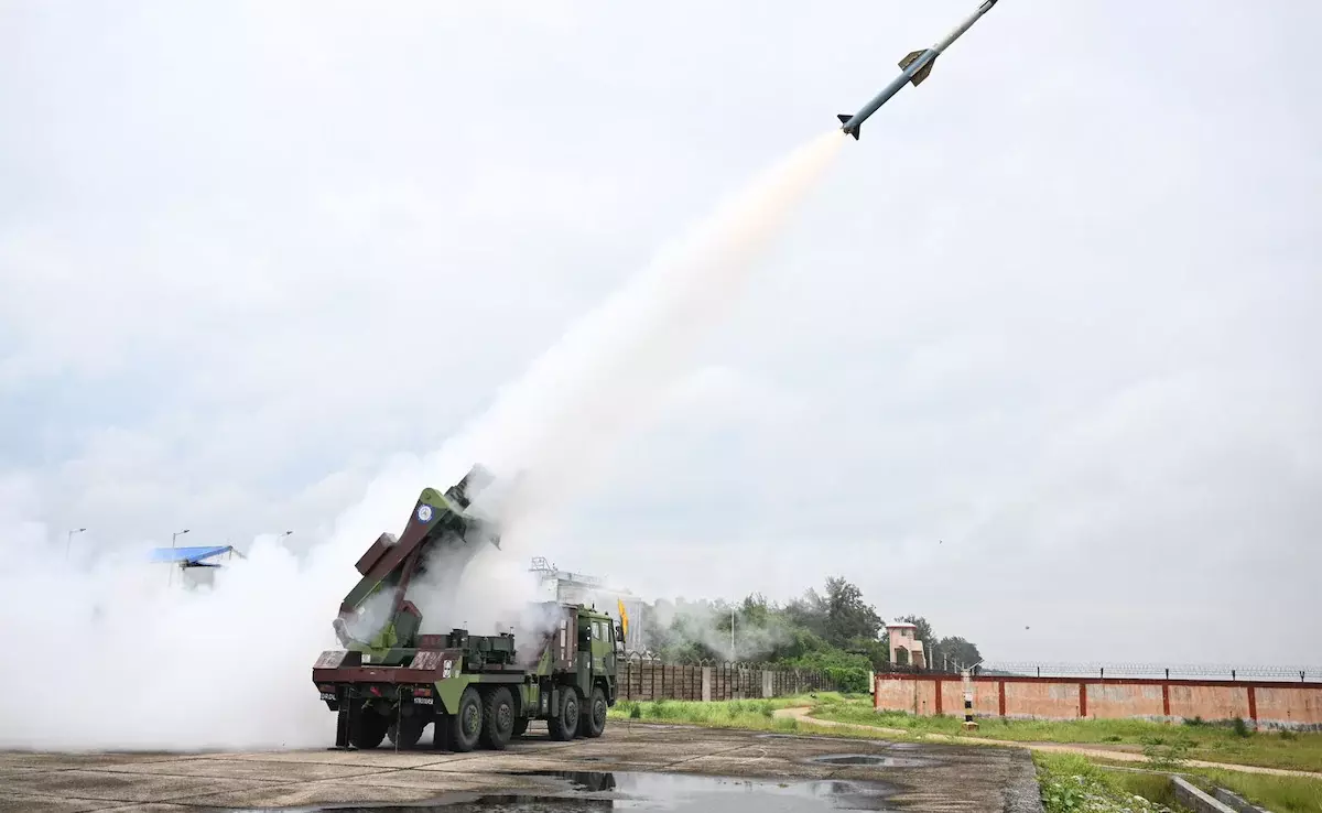 New Delhi: डीआरडीओ ने विकसित की घातक एयर-टू-एयर मिसाइल New Delhi: डीआरडीओ ने विकसित की घातक एयर-टू-एयर मिसाइल