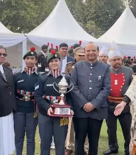दिल्ली: LG के साथ NCC कैडेट्स ने वंदे मातरम प्रस्तुत किया दिल्ली: LG के साथ NCC कैडेट्स ने वंदे मातरम प्रस्तुत किया