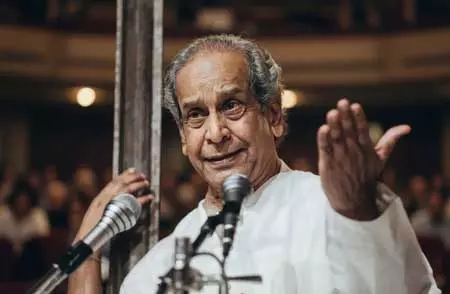 ग्रामोफोन की दुकान से भारत रत्न तक: पंडित भीमसेन जोशी का सुरों से भरा सफर ग्रामोफोन की दुकान से भारत रत्न तक: पंडित भीमसेन जोशी का सुरों से भरा सफर