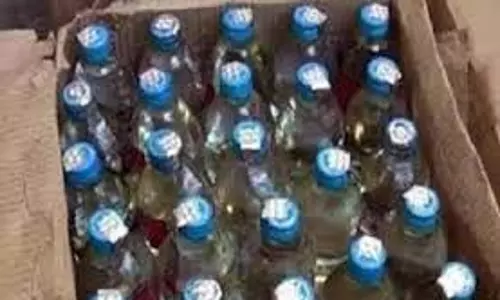 Chamba: दुकान में 2500 मिलीलीटर शराब बरामद Chamba: दुकान में 2500 मिलीलीटर शराब बरामद