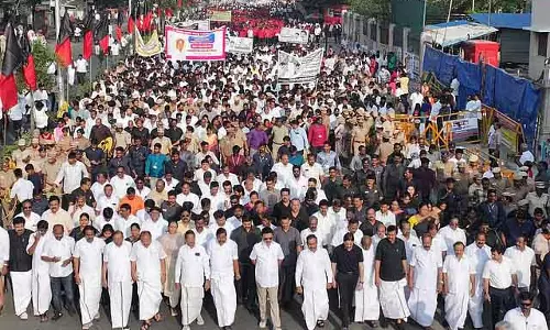 अन्ना मेमोरियल डे: CM के नेतृत्व में शांतिपूर्ण मार्च अन्ना मेमोरियल डे: CM के नेतृत्व में शांतिपूर्ण मार्च