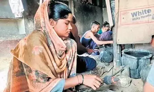 Karnataka : मुरागोडा की पारंपरिक हरी कांच की चूड़ियों को एक मॉडर्न टच Karnataka : मुरागोडा की पारंपरिक हरी कांच की चूड़ियों को एक मॉडर्न टच