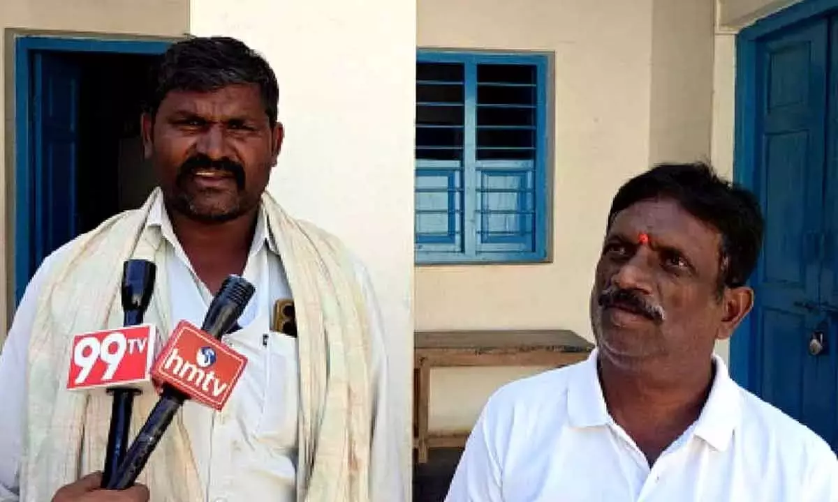 Andhra: देवनाकोंडा सचिवालय पर ग्रामीणों ने भ्रष्टाचार के आरोप लगाए