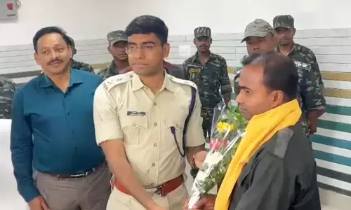 Malkangiri: एसीएम रैंक के माओवादी कैडर ने मलकानगिरी पुलिस के सामने सरेंडर किया