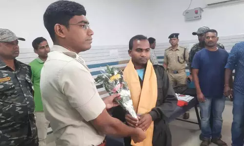 Malkangiri में माओवादी नेता ने सरेंडर किया, पुलिस का कहना है कि अब जिला नक्सल-मुक्त हो गया