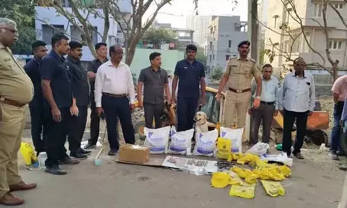 Bengaluru : 15 जिलेटिन स्टिक और 30 डेटोनेटर मिले Bengaluru : 15 जिलेटिन स्टिक और 30 डेटोनेटर मिले