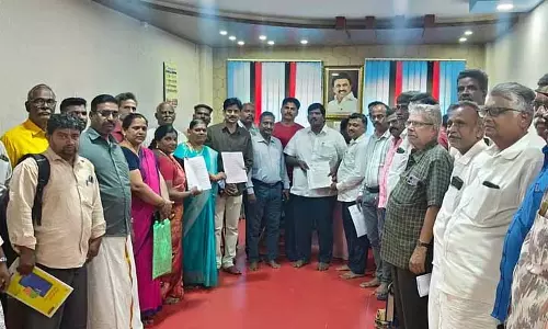 मनाली के निवासियों ने लिंक रोड के काम में तेज़ी लाने के लिए Chennai कॉर्पोरेशन को याचिका दी मनाली के निवासियों ने लिंक रोड के काम में तेज़ी लाने के लिए Chennai कॉर्पोरेशन को याचिका दी