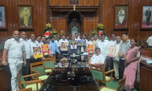 Karnataka में राजनीतिक घमासान, बीजेपी-जेडी(एस) ने दिन-रात प्रदर्शन की घोषणा