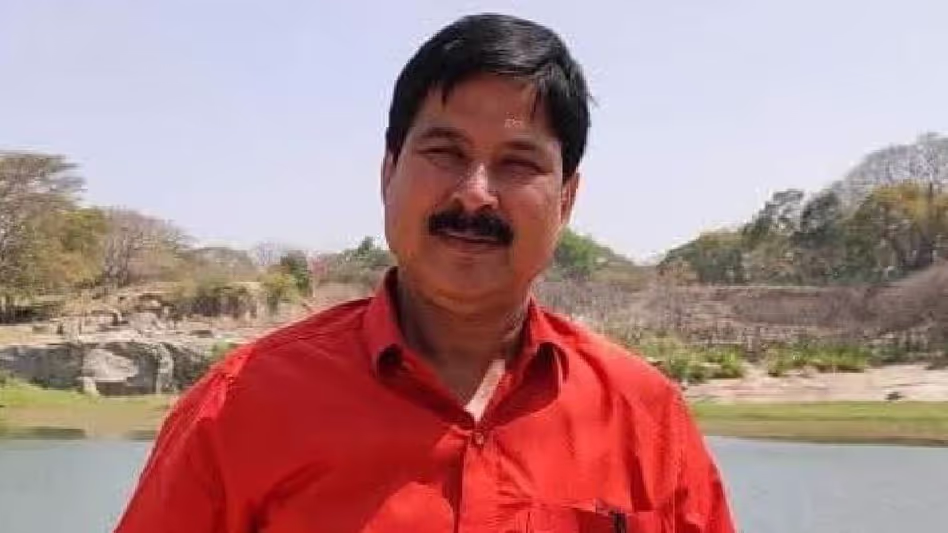Guwahati में 1.5 करोड़ रुपये से ज़्यादा कैश और चेक के साथ गिरफ्तार किया