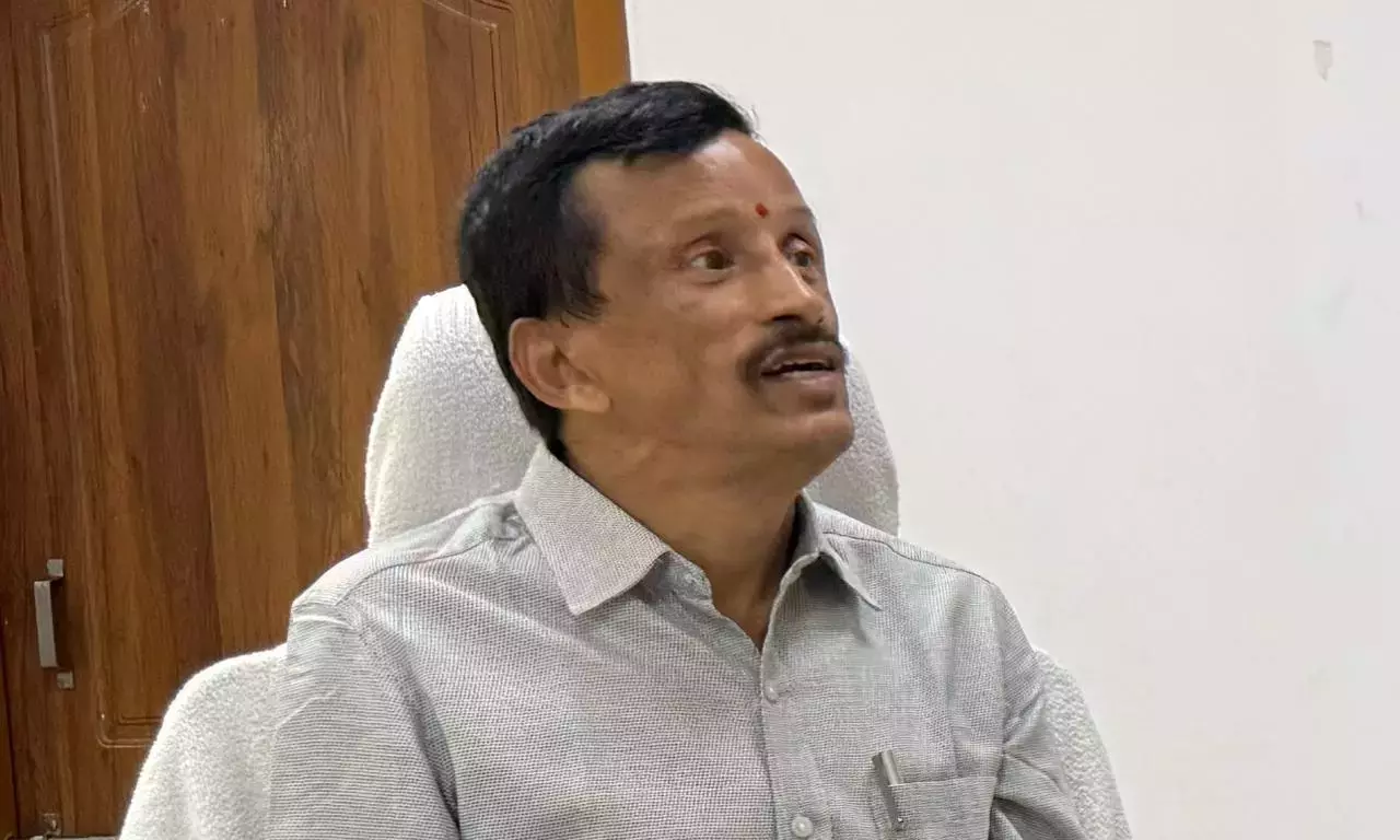 GHMC के एग्जीक्यूटिव इंजीनियर चिन्नारेड्डी एसीबी के जाल में फंसे GHMC के एग्जीक्यूटिव इंजीनियर चिन्नारेड्डी एसीबी के जाल में फंसे