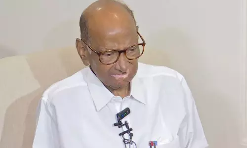 शरद पवार ने फडनाविस पर जताई आपत्ति, NCP विलय पर बोले बिना अधिकार शरद पवार ने फडनाविस पर जताई आपत्ति, NCP विलय पर बोले बिना अधिकार