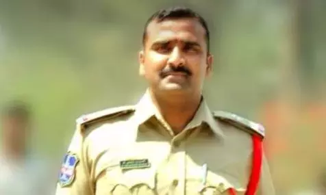 फोन-टैपिंग मामले में गिरफ्तार DSP प्रणीत राव को डिमोट करके इंस्पेक्टर बना दिया गया फोन-टैपिंग मामले में गिरफ्तार DSP प्रणीत राव को डिमोट करके इंस्पेक्टर बना दिया गया