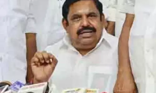 एडप्पादी के पलानीस्वामी ने विजय पर निशाना साधा एडप्पादी के पलानीस्वामी ने विजय पर निशाना साधा