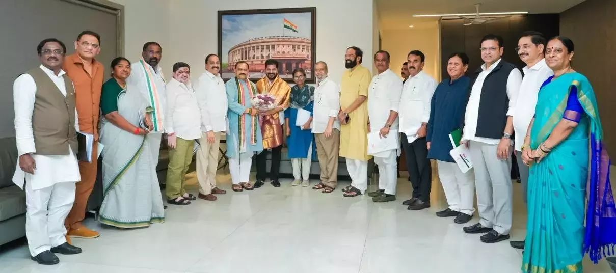 Revanth ने मंत्रियों से नगर पालिका चुनाव जीतने को कहा Revanth ने मंत्रियों से नगर पालिका चुनाव जीतने को कहा