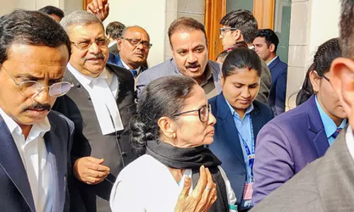 SIR विवाद: ममता बनर्जी की याचिका पर सुप्रीम कोर्ट ने चुनाव आयोग को नोटिस जारी किया