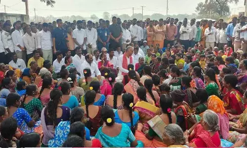 सभी किसान एकजुट होकर रेवंत रेड्डी की कमर तोड़ देंगे: Harish Rao
