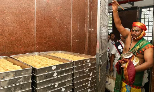 Tirupati लड्डू में मिलावट: आंध्र प्रदेश में मास्टरमाइंड खोजने के लिए पैनल Tirupati लड्डू में मिलावट: आंध्र प्रदेश में मास्टरमाइंड खोजने के लिए पैनल