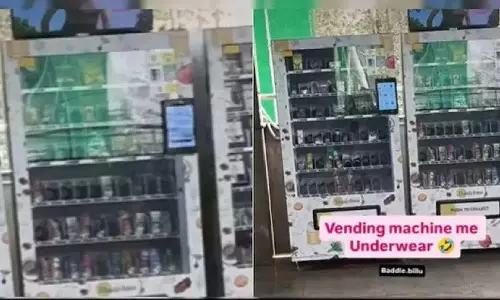 दिल्ली मेट्रो स्टेशन पर अंडरगारमेंट Vending Machine वायरल हो गई दिल्ली मेट्रो स्टेशन पर अंडरगारमेंट Vending Machine वायरल हो गई