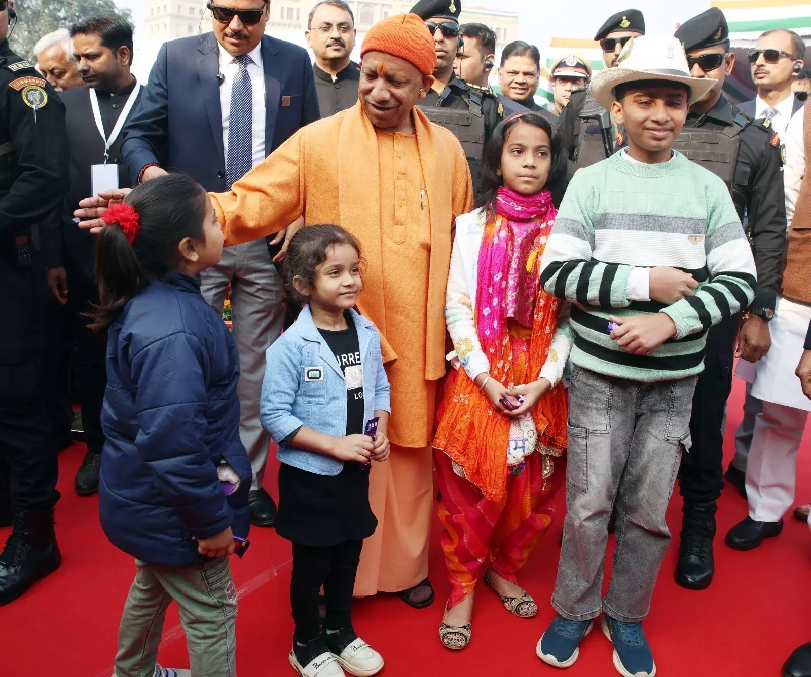 Lucknow: सीएम योगी का बाल प्रेम और जनसेवा