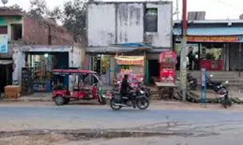 Farrukhabad: छोटे दुकानदारों का संकट कम हुआ