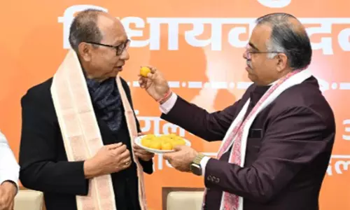 तरुण चुघ ने Manipur विधानसभा नेता युमनाम खेमचंद सिंह को दी बधाई तरुण चुघ ने Manipur विधानसभा नेता युमनाम खेमचंद सिंह को दी बधाई
