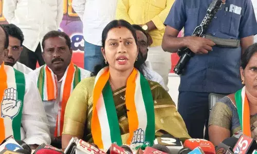 पूर्व Zilla Parishad अध्यक्ष सरिता तिरुपथैया ने कांग्रेस नेताओं की आलोचना की पूर्व Zilla Parishad अध्यक्ष सरिता तिरुपथैया ने कांग्रेस नेताओं की आलोचना की