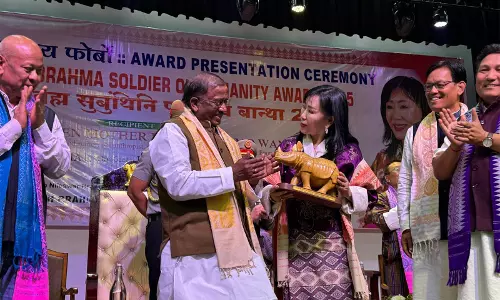 Assam के राज्यपाल ने भूटान की महारानी को मानवता की सिपाही पुरस्कार से किया सम्मानित Assam के राज्यपाल ने भूटान की महारानी को मानवता की सिपाही पुरस्कार से किया सम्मानित