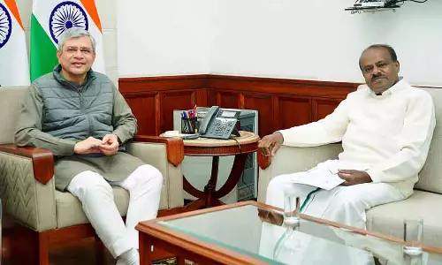 HDK ने रेल मंत्री अश्विनी वैष्णव से मुलाकात की और राज्य की परियोजनाओं पर चर्चा की HDK ने रेल मंत्री अश्विनी वैष्णव से मुलाकात की और राज्य की परियोजनाओं पर चर्चा की